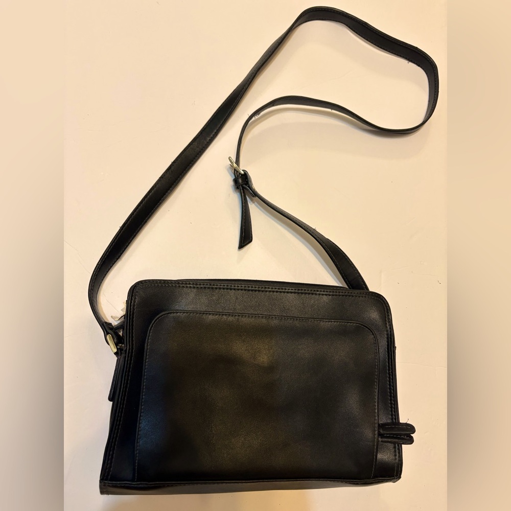Black Shoulder Handbag Multi Compartment! 
Plaid fabric Inside 90’s Vintage